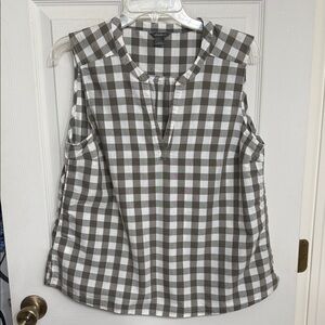 Eddie Bauer Women's Sleeveless Etesian Splitneck Tank Top Large